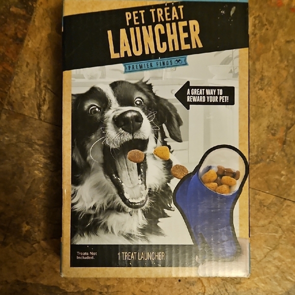Blue Pet Treat Launcher - Picture 1 of 2